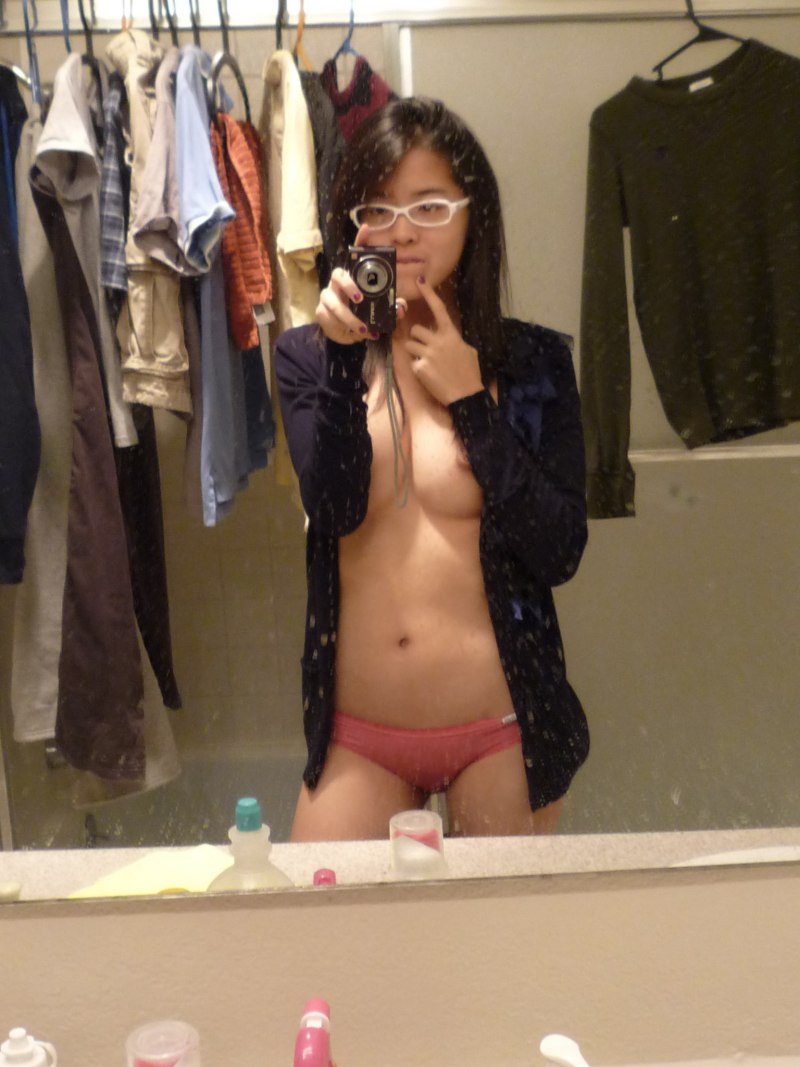 Nude Asian Sexting - Cute Asian Babe Sexting Nudes